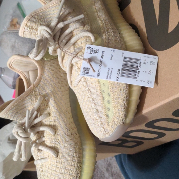 Yeezy 350 V2 Flax - Picture 2 of 6